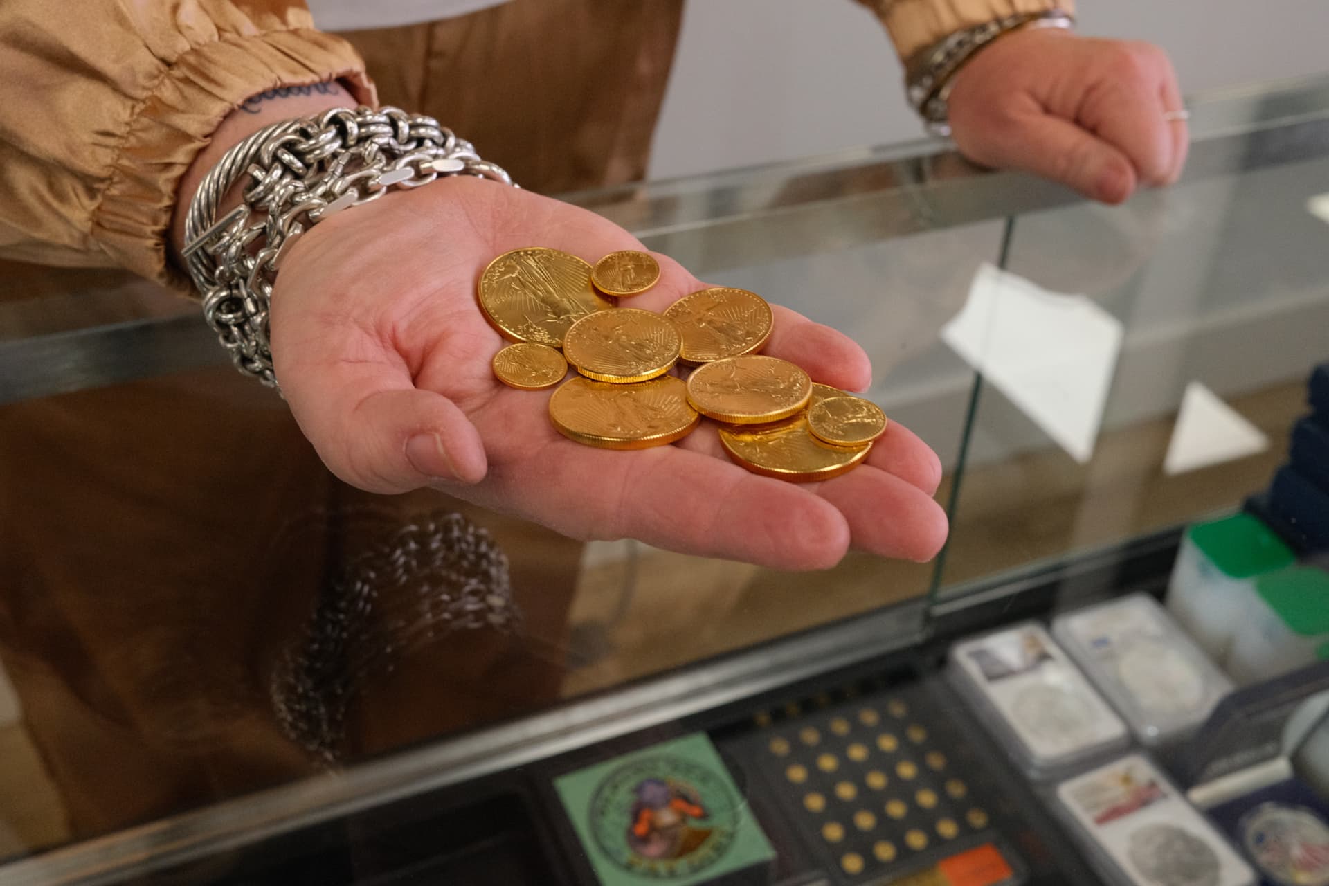 Sell your gold at Gold & Diamond Company — trusted gold buyers serving Fayetteville and Siloam Springs, AR